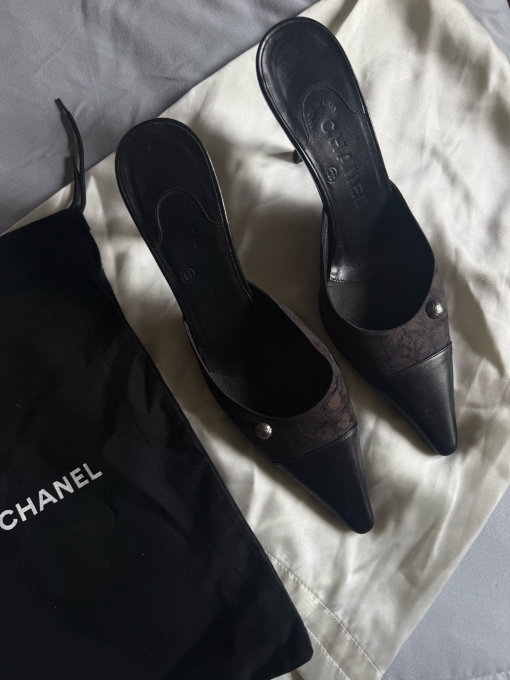 Vintage Chanel CC Logo Print Heeled Pointed-Toe Mules - Picture 11 of 12